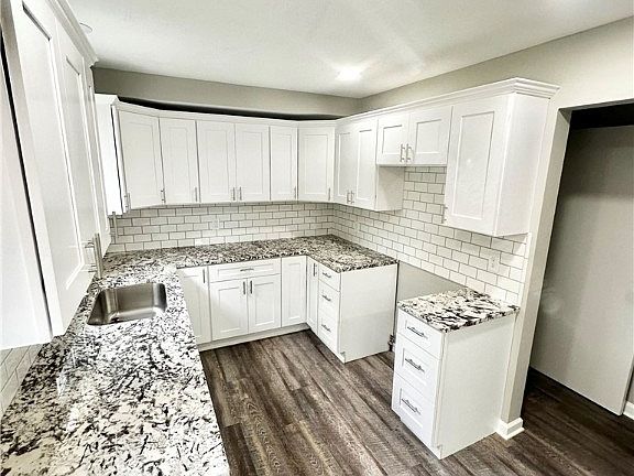 3rd image of 23850 Glenbrook Blvd