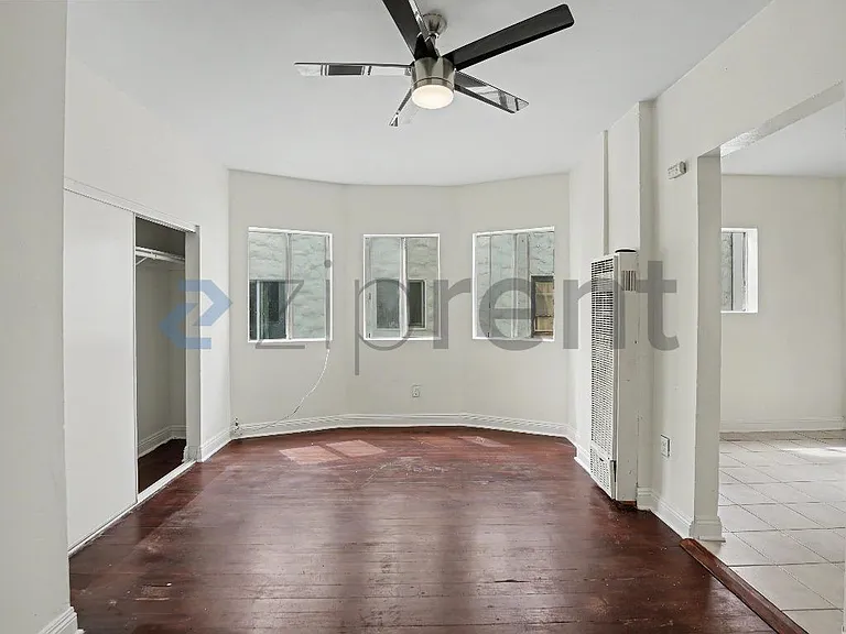 1513 W 12th Pl #12 — Photo 3