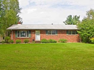 8321 Hough Rd, Almont, MI 48003