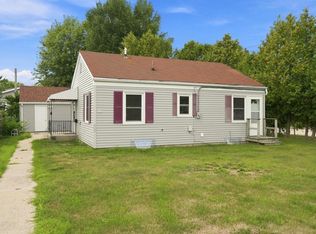 904 Raton Ct, Manitowoc, WI 54220