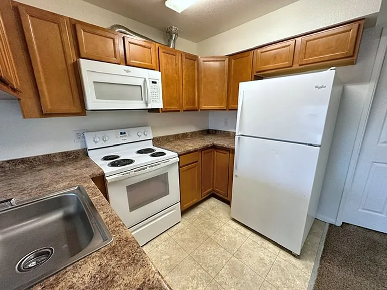 143 W 11th Ave — Photo 2
