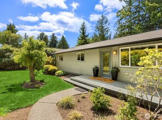 737 Park Ave NE, Bainbridge Island, WA
