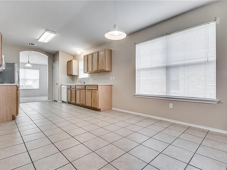 602 Golden Gate Dr — Photo 6