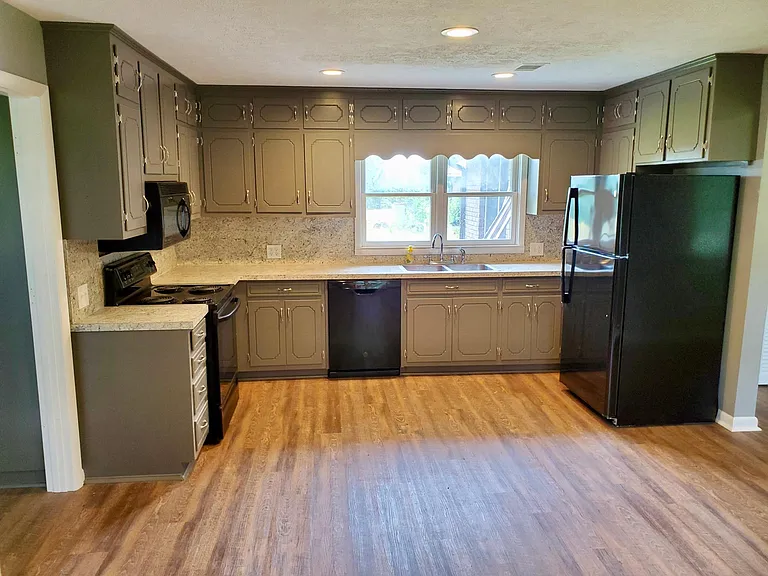 6497 Reinhardt College Pkwy — Photo 2