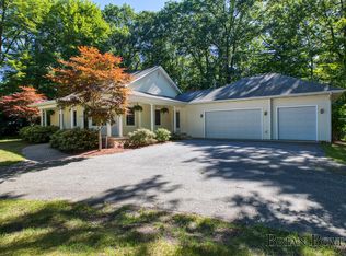 1622 N Ridge View Ct, Ludington, MI 49431