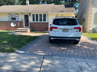 318 Kennedy St, Iselin, NJ 08830