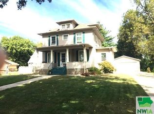 811 7th St, Sheldon, IA 51201