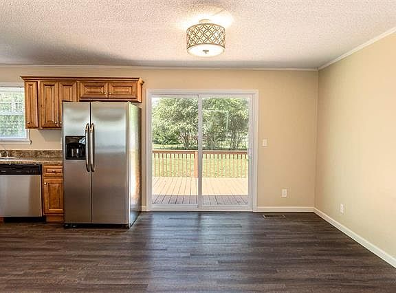 3rd image of 3935 Laurel Dr NW