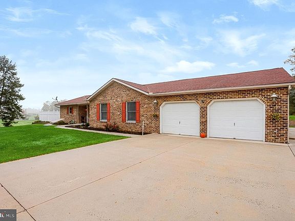 3rd image of 46 Fry Rd