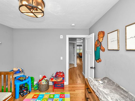 4th image of 17 Glenwood Ave #D