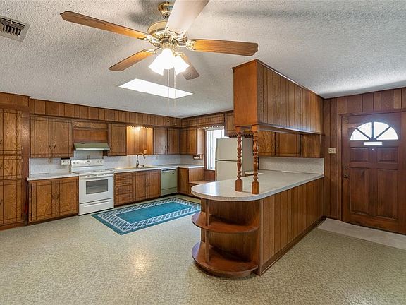 4th image of 1401 W Royall Blvd