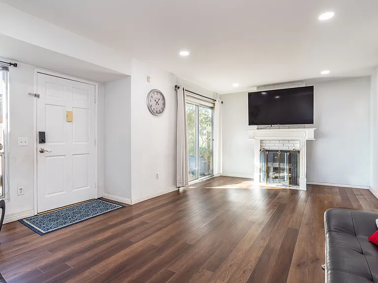 10125 De Soto Ave #45 — Photo 7