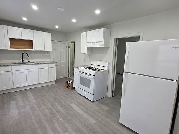 2nd image of 22 Edgar St #1