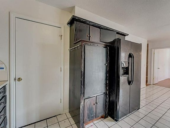 4th image of 2600 SW 78th St