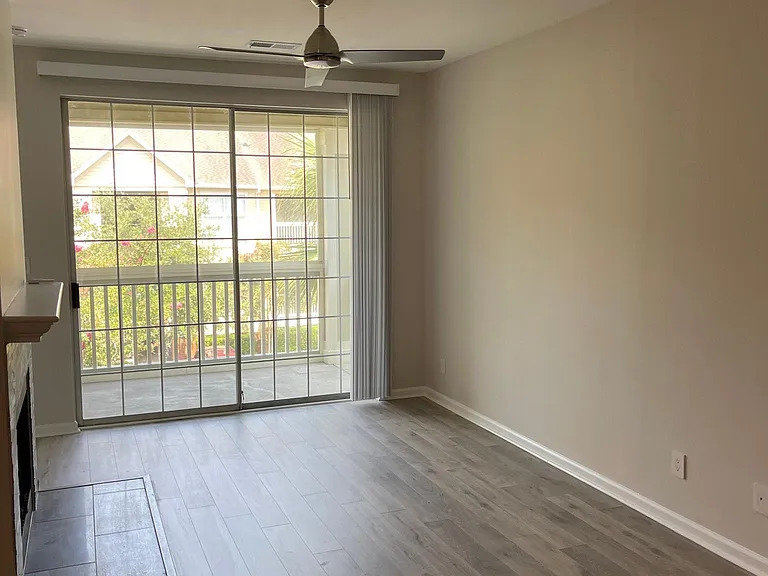 1600 Long Grove Dr #925 — Photo 5