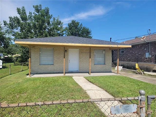 3 bed, 1.0 bath, 974 sqft, $1,400 — Photo 2