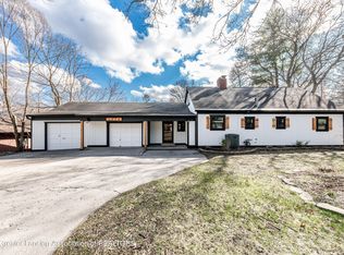 6424 Lake Dr, Haslett, MI 48840