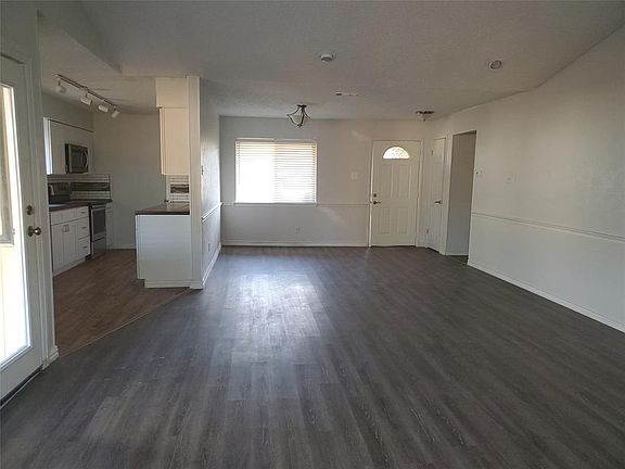 4th image of 1801 Rainbow Dr