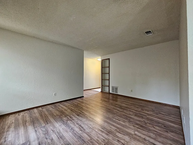 3413 Pathway Cir — Photo 2