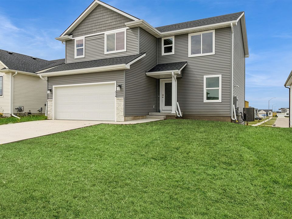 1st image of 314 NE Country Meadow Dr