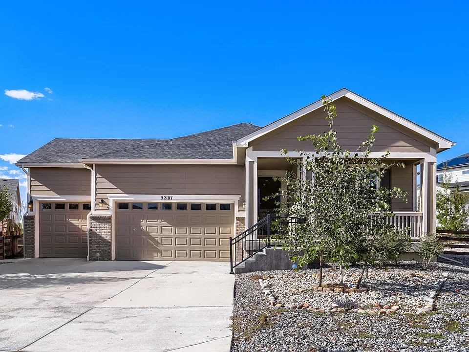 22107 E Tufts Dr