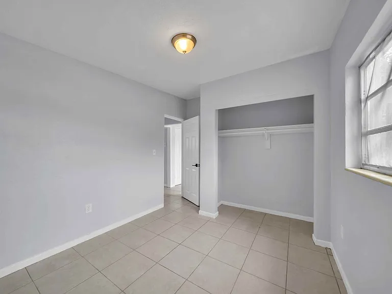 1527 Gardenia Ave — Photo 14