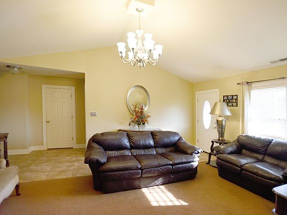 3rd image of 137 Goldfinch Dr
