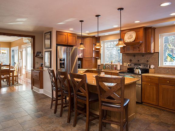 4th image of 1240 W Greenough Dr