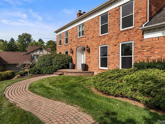 2nd image of 3250 Chestnut Run Dr