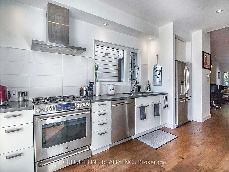 121 Montrose Ave #1 — Photo 8