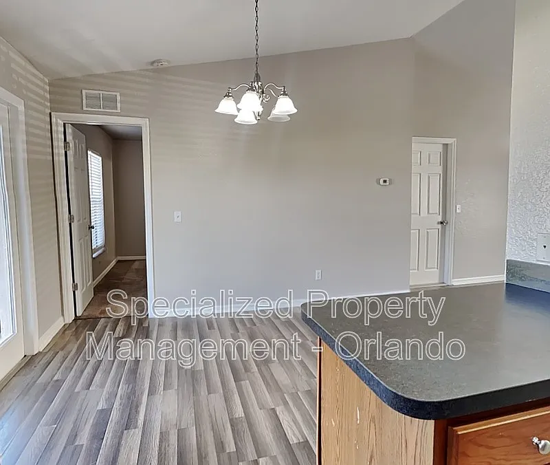 3 bed, 2.0 bath, 1357 sqft, $1,750 — Photo 3