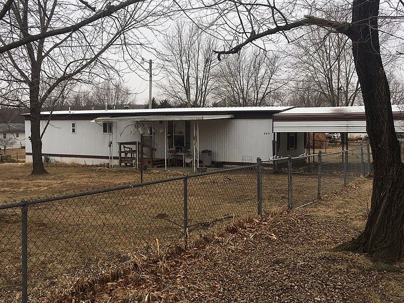 2nd image of 402 W Carman Rd