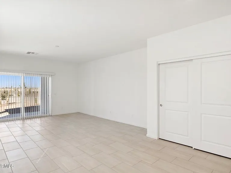 25383 W Sunland Ave — Photo 2