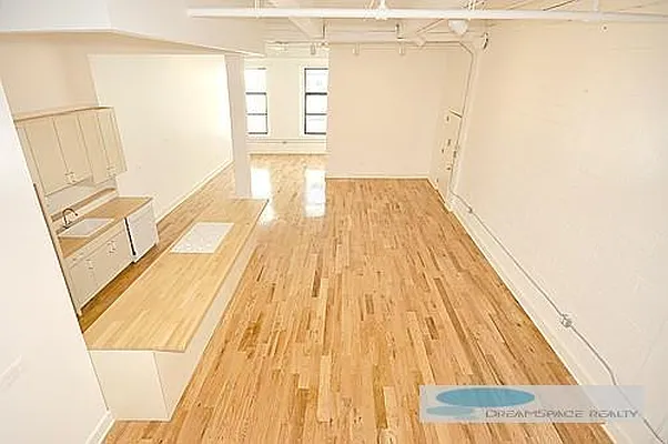 Rented by Dream Space Realty | media 22