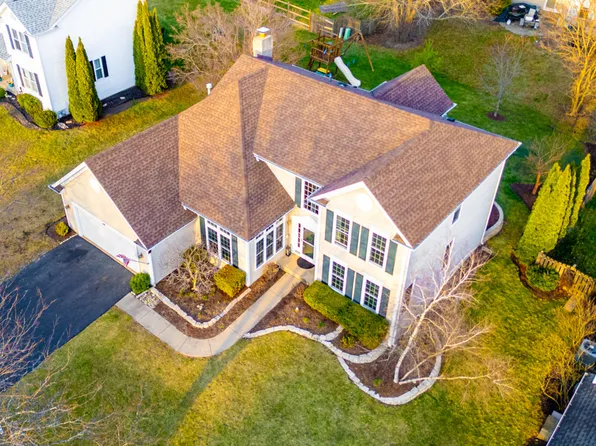 311 Briarwood Ln, Algonquin, IL 60102