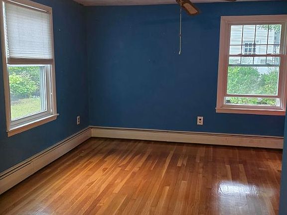 5th image of 151 Farrar Ave