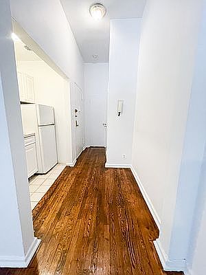 4th image of 420 E 82nd St #1U