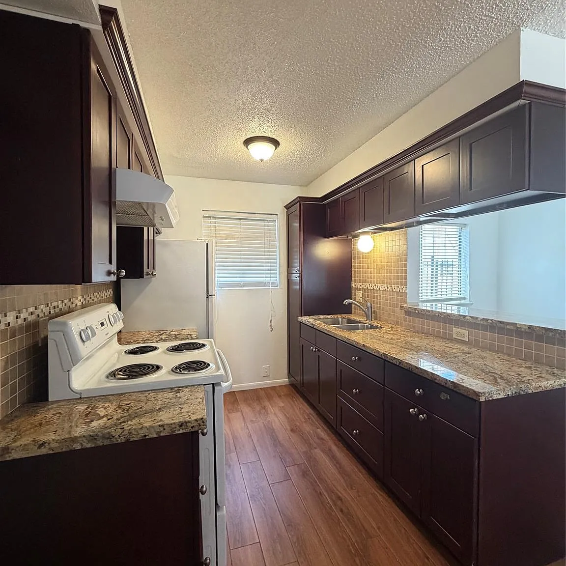 1 bed, 1.0 bath, 650 sqft, $950 — Photo 1