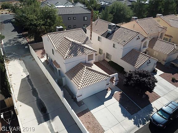 3rd image of 4076 Hazelridge Dr