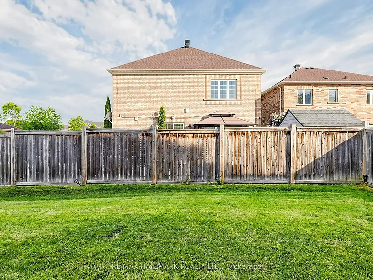 72 Middlecote Dr — Photo 48