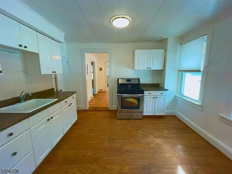 124 Central Ave — Photo 4