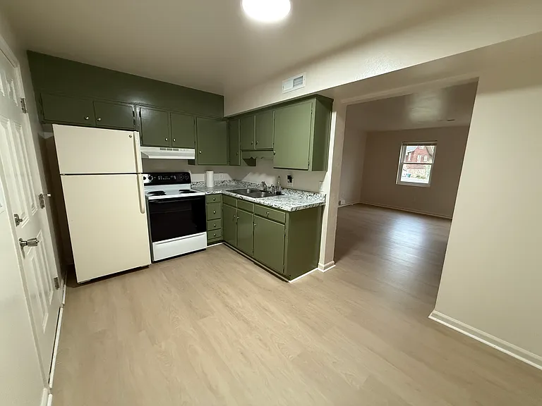 166 Laconia Ave NE #166 — Photo 2