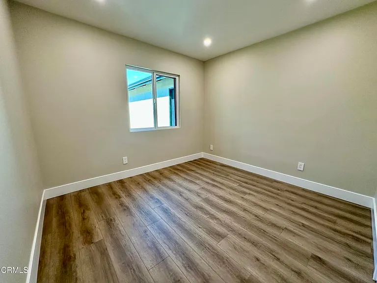 16744 Ludlow St — Photo 16