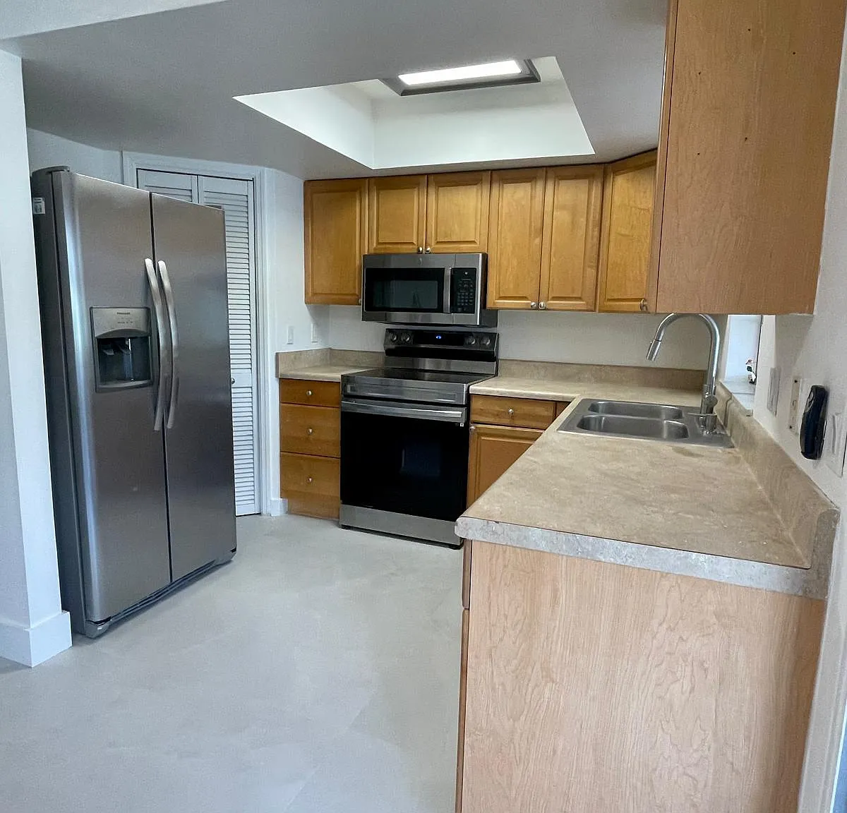 4159 Tamiami Trl — Photo 4