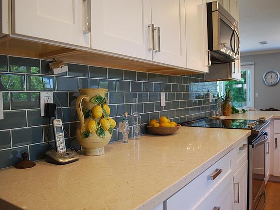 3rd image of 647 Peartree Dr