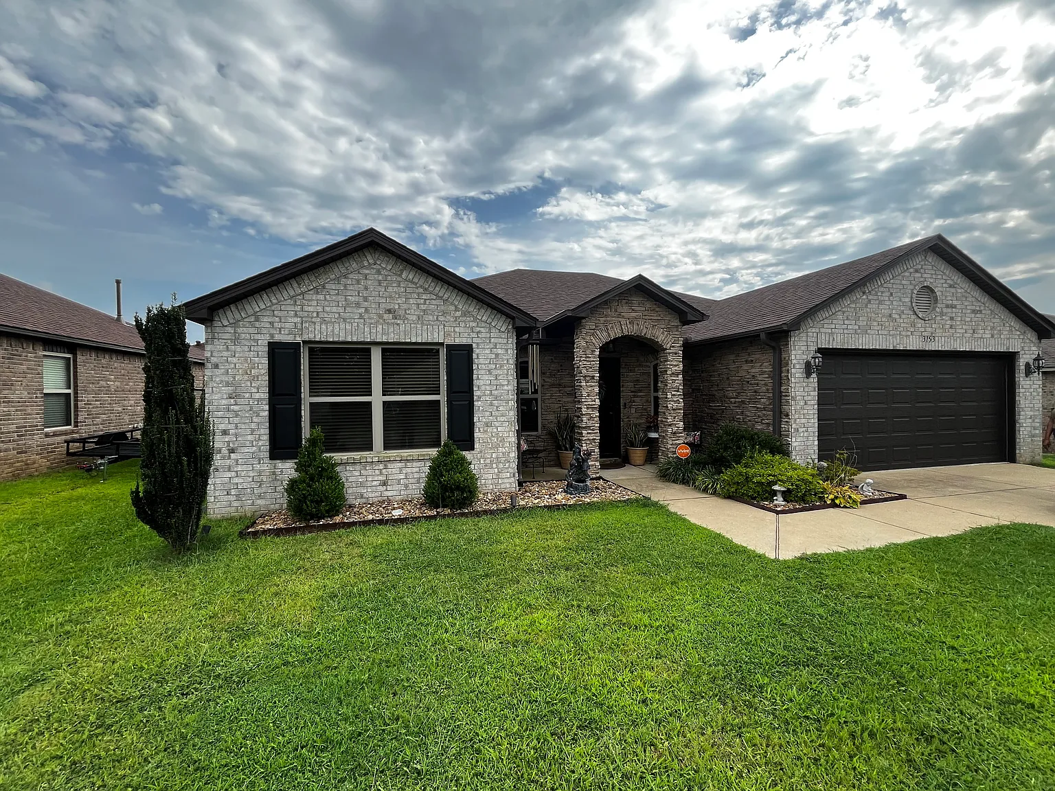 4 bed, 1690 sqft, $1,875 — Photo 1