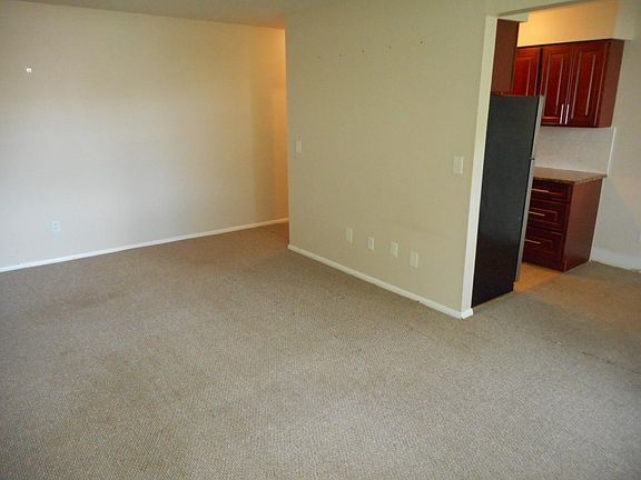 4th image of 19 Sheraden Ave APT 4B
