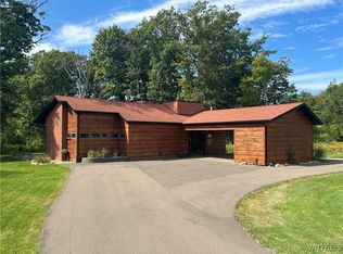 7293 Beechwood Rd, Derby, NY 14047