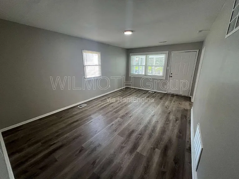 2920 N Lasalle St — Photo 3