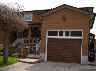 30 Clubhouse Ct, Toronto, ON M3L 2K5